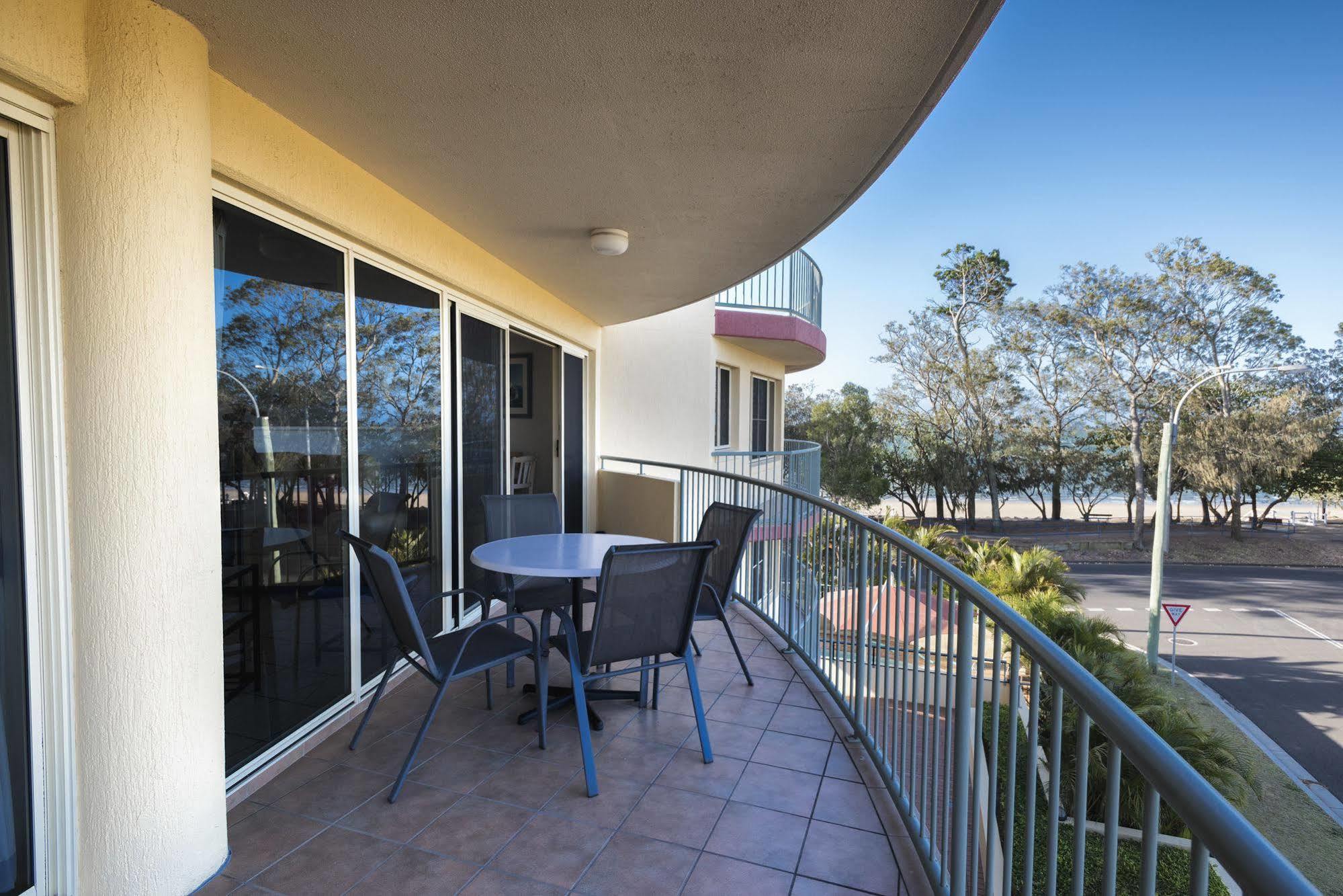 Alexander Beachfront Apartments Hervey Bay Eksteriør billede