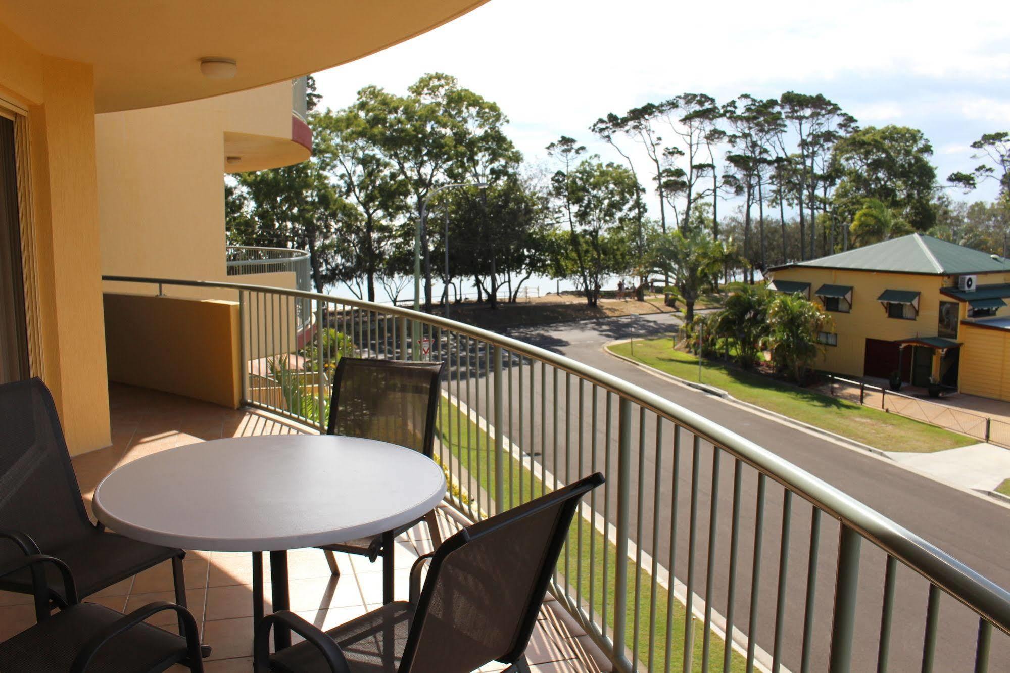 Alexander Beachfront Apartments Hervey Bay Eksteriør billede