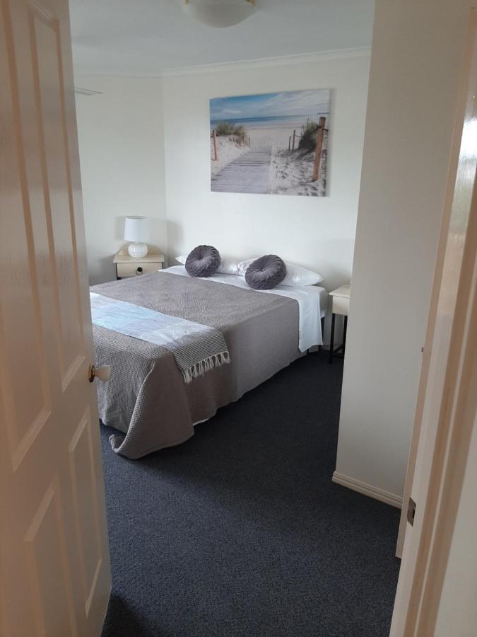 Alexander Beachfront Apartments Hervey Bay Eksteriør billede