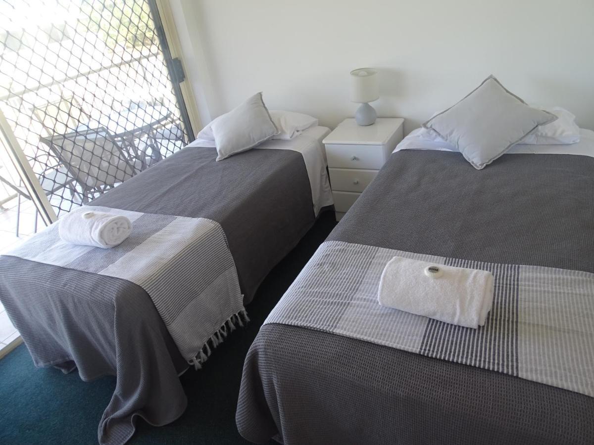 Alexander Beachfront Apartments Hervey Bay Eksteriør billede