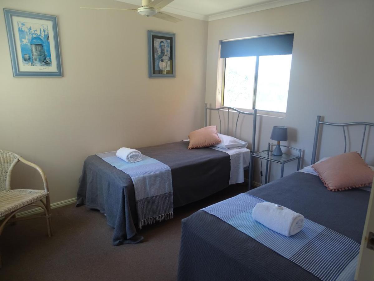 Alexander Beachfront Apartments Hervey Bay Eksteriør billede