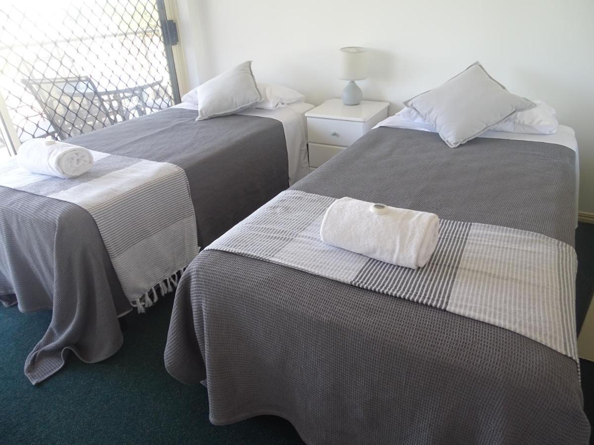Alexander Beachfront Apartments Hervey Bay Eksteriør billede
